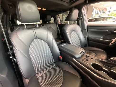 Used 2023 Toyota Highlander XSE AWD/4WD image 18