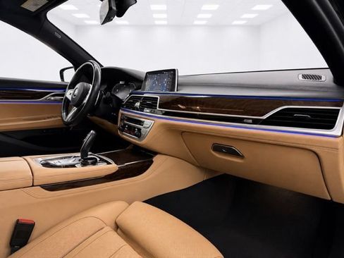 Used 2022 BMW 750i xDrive w/ Executive Package AWD/4WD image 22