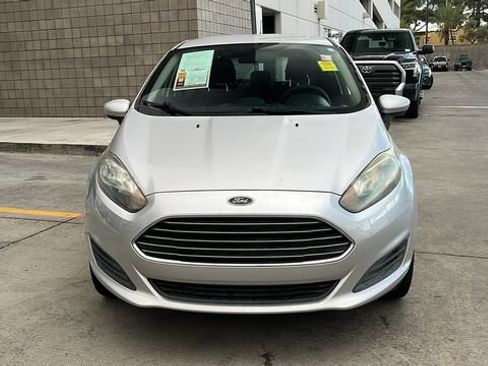 Used 2018 Ford Fiesta SE FWD image 2