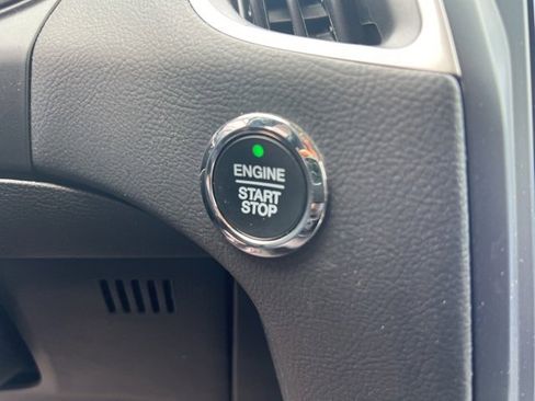 Used 2023 Ford Edge SEL image 29