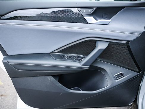 New 2026 Volkswagen Tiguan SE image 30