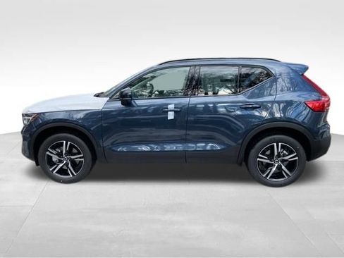 New 2026 Volvo XC40 B5 Core w/ Climate Package AWD/4WD image 4