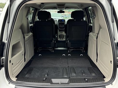Used 2019 Dodge Grand Caravan SE w/ UConnect Hands-Free Group image 51