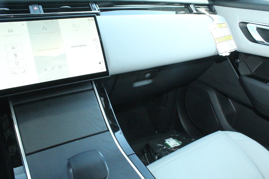 New 2026 Land Rover Range Rover Velar Dynamic SE AWD/4WD image 40