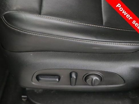 Used 2023 GMC Acadia SLT image 18