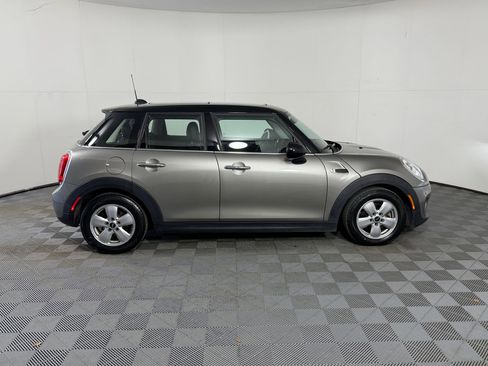 Used 2018 MINI Cooper 4-Door Hardtop FWD image 8
