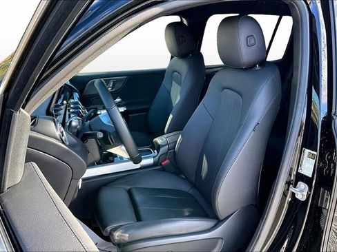 Used 2025 Mercedes-Benz GLB 250 250 image 24