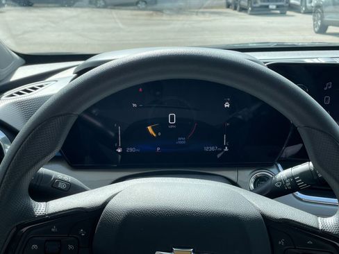 Used 2025 Chevrolet Trax LT image 39