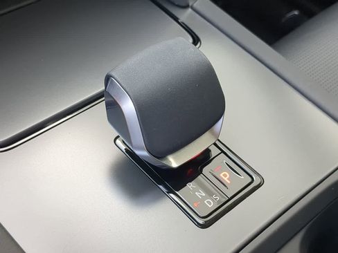 Used 2025 Land Rover Discovery Sport S image 35