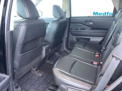 Used 2022 Nissan Pathfinder SL AWD/4WD image 12