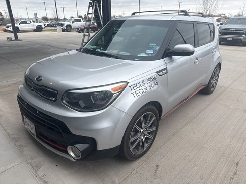 Used 2019 Kia Soul ! image 1