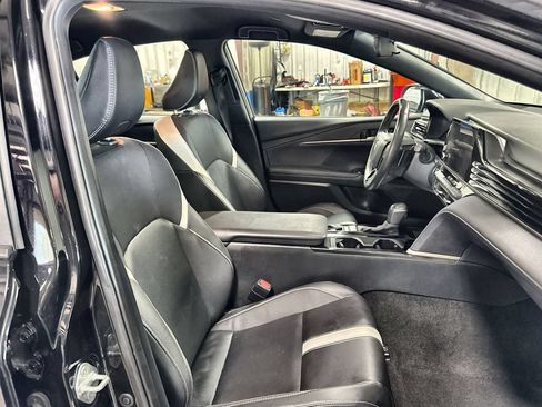 Used 2025 Toyota Camry SE FWD image 30