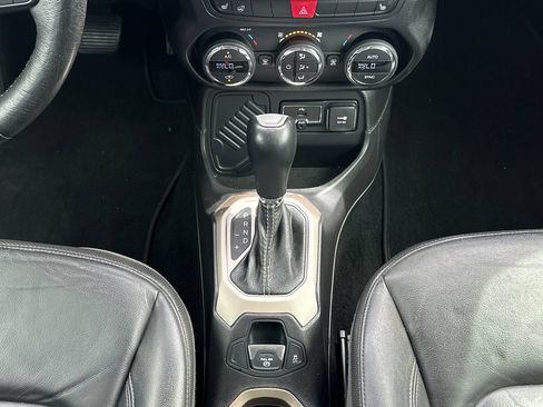 Used 2017 Jeep Renegade Limited FWD image 19