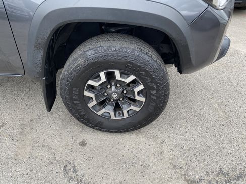 Used 2022 Toyota Tacoma TRD Off-Road AWD/4WD image 25