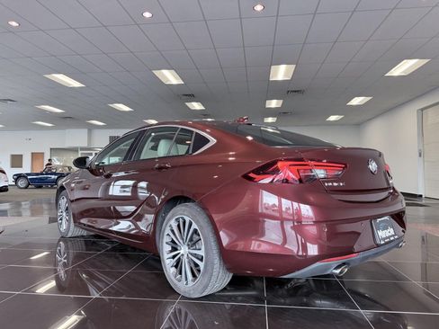 Used 2018 Buick Regal Essence w/ Driver Confidence Package #1 FWD image 6