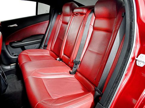 Used 2018 Dodge Charger SXT image 34