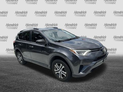 Used 2017 Toyota RAV4 LE FWD image 2