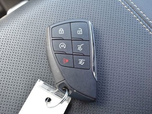 Used 2025 GMC Yukon Elevation AWD/4WD image 36