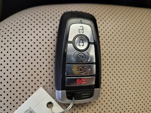 Used 2021 Ford Escape Titanium AWD/4WD image 32