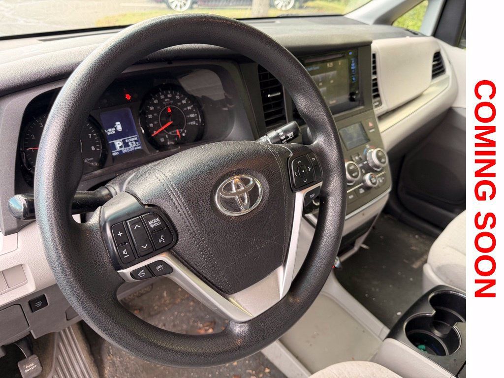 Used 2016 Toyota Sienna LE FWD image 13