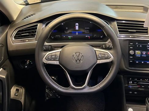Certified 2024 Volkswagen Tiguan SE FWD image 20