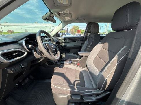 Used 2023 Chevrolet TrailBlazer LS AWD/4WD image 17