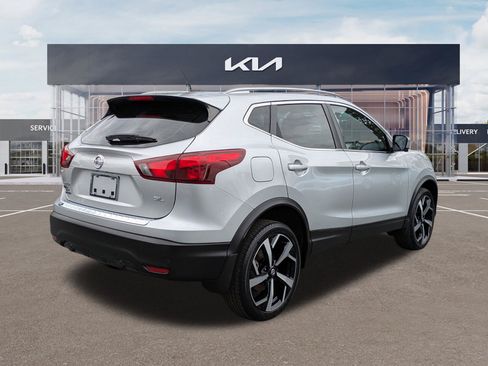 Used 2019 Nissan Rogue Sport SL w/ Premium Package FWD image 4