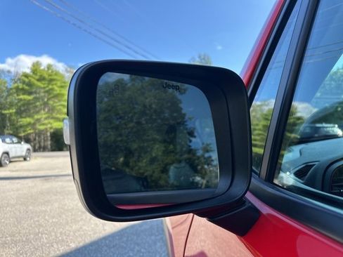 Used 2022 Jeep Renegade Trailhawk image 30