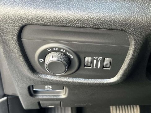 Used 2025 Jeep Grand Cherokee L Altitude image 18