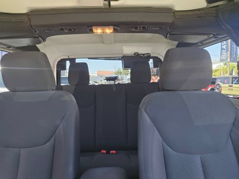 Used 2017 Jeep Wrangler Sport AWD/4WD image 28