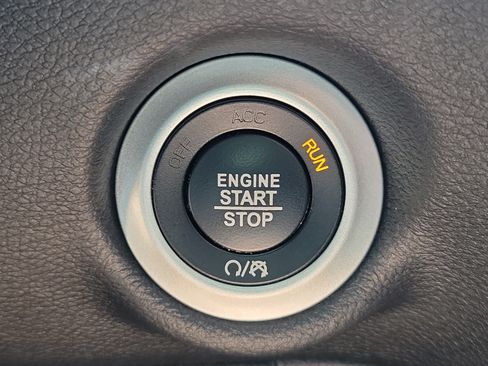 Used 2019 Chrysler Pacifica Touring-L Plus w/ Advanced Safetytec Group FWD image 27