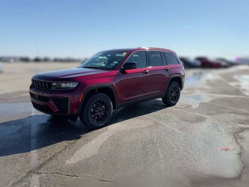 New 2026 Jeep Grand Cherokee Altitude image 4