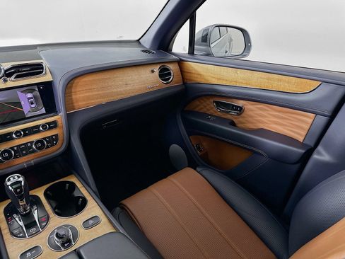 Used 2023 Bentley Bentayga Extended Wheelbase AWD/4WD image 25