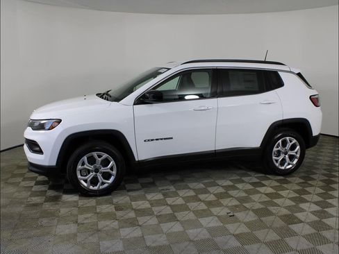 New 2025 Jeep Compass Latitude image 2