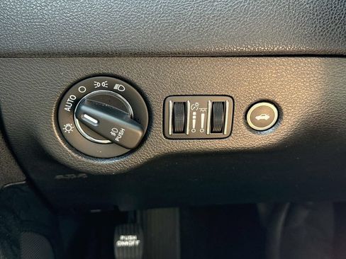 Used 2021 Chrysler 300 Touring L RWD image 40