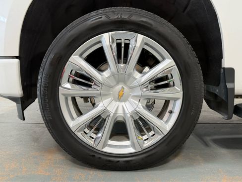 Used 2022 Chevrolet Silverado 1500 High Country w/ High Country Premium Package AWD/4WD image 8