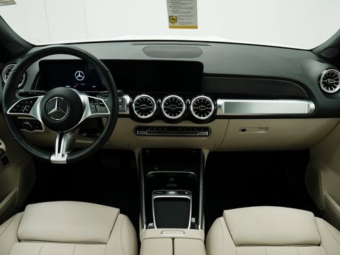 Used 2025 Mercedes-Benz GLB 250 4MATIC image 36