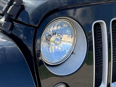 Used 2017 Jeep Wrangler Unlimited Sahara w/ Connectivity Group image 24