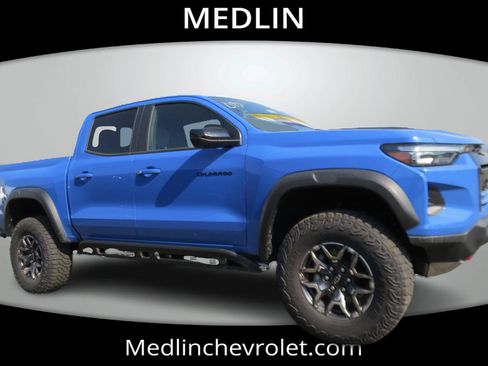 Used 2026 Chevrolet Colorado ZR2 w/ Technology Package AWD/4WD image 8