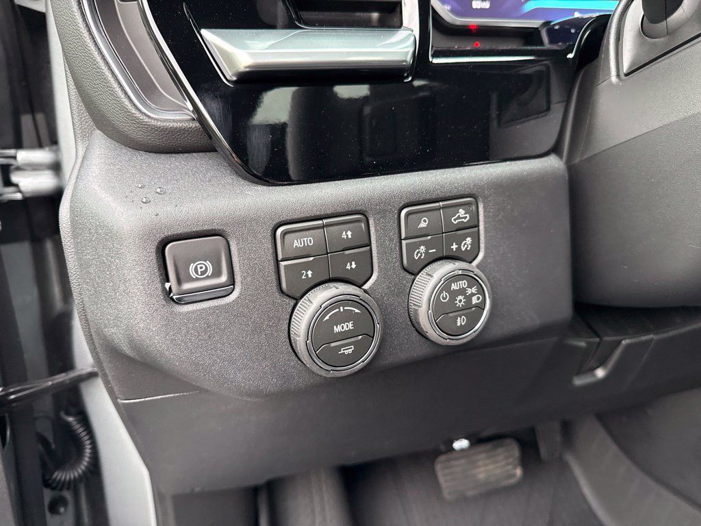 New 2026 Chevrolet Silverado 1500 RST w/ Dark Appearance Package AWD/4WD image 28