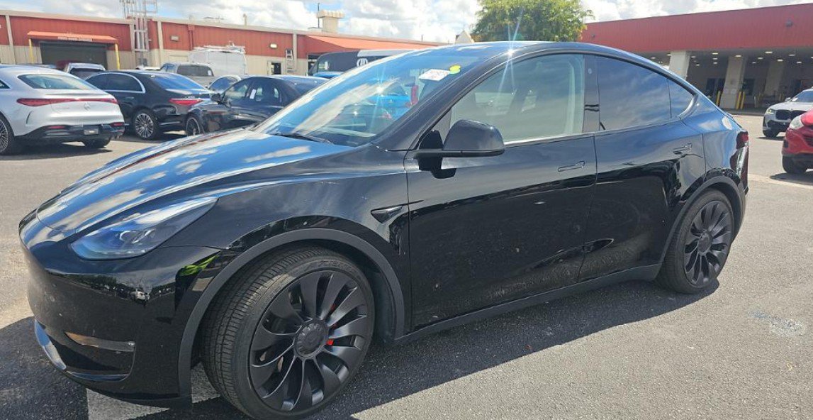 Used 2023 Tesla Model Y Performance AWD/4WD image 1