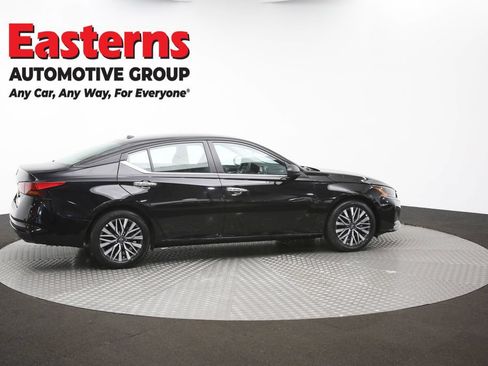 Used 2025 Nissan Altima 2.5 SV FWD image 41