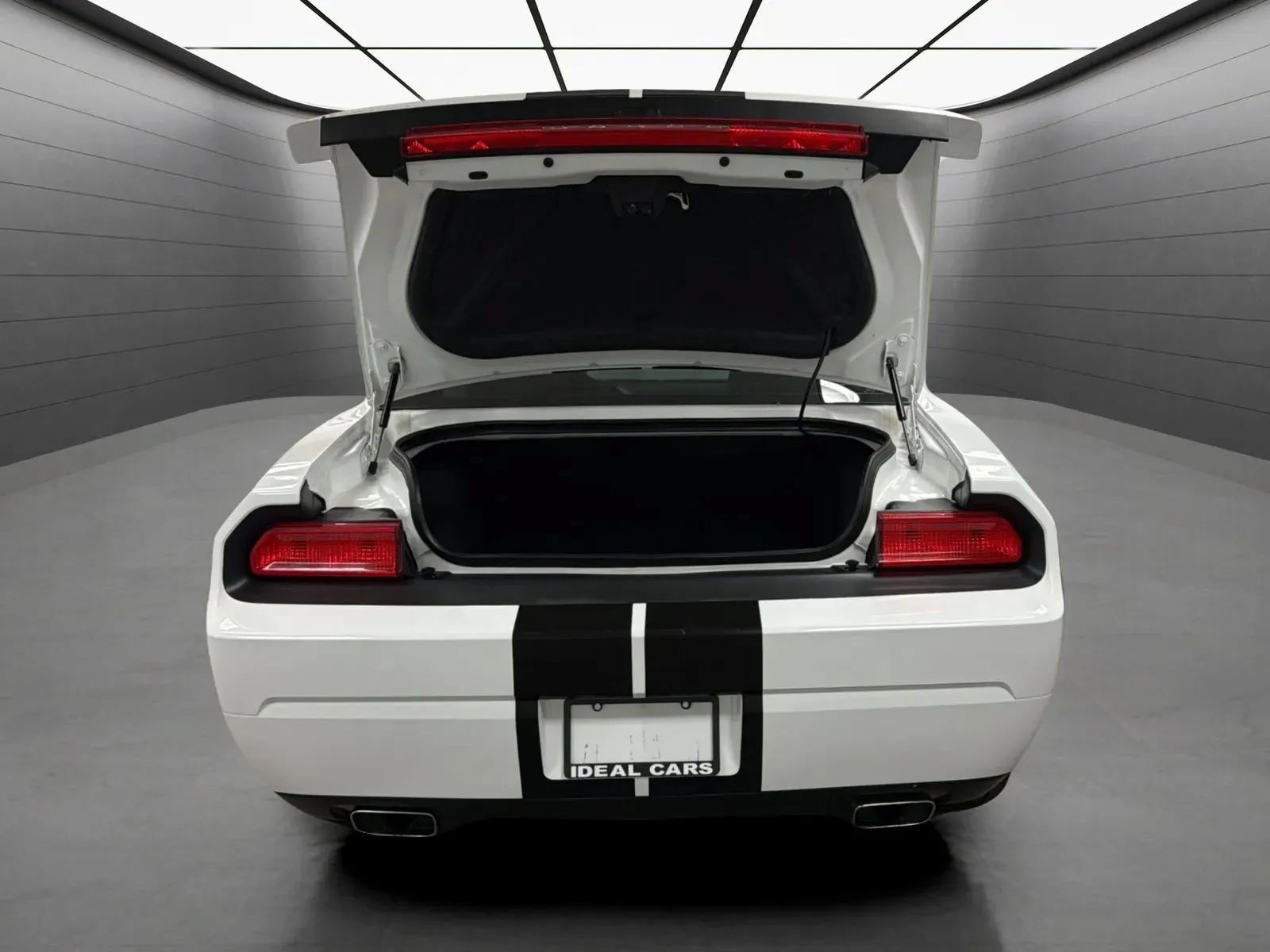 Used 2012 Dodge Challenger SXT RWD image 19