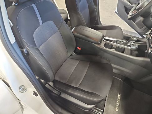 Used 2025 Nissan Sentra SV FWD image 10
