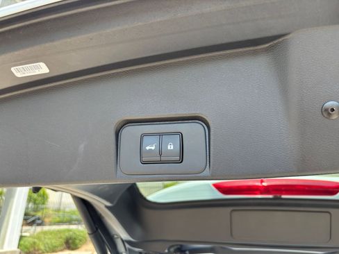 Used 2025 Nissan Rogue SV FWD image 23
