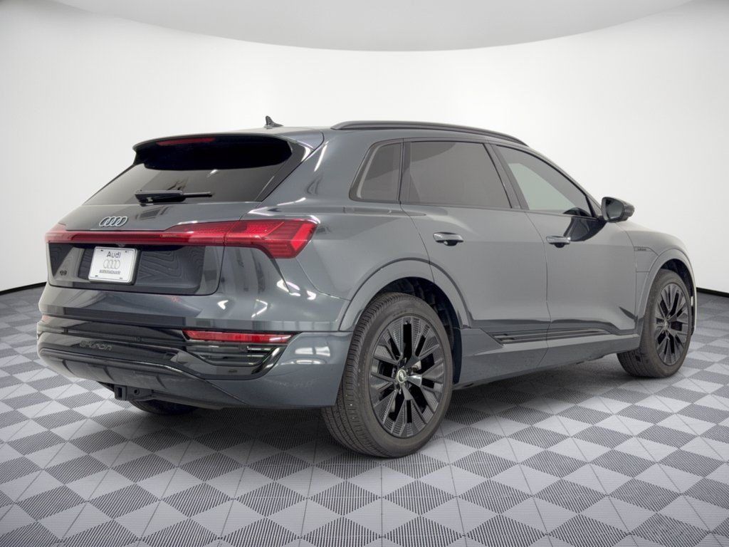 Used 2024 Audi Q8 e-tron Premium Plus w/ Premium Plus Package AWD/4WD image 9
