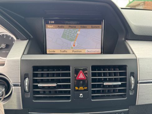 Used 2011 Mercedes-Benz GLK 350 4MATIC image 24