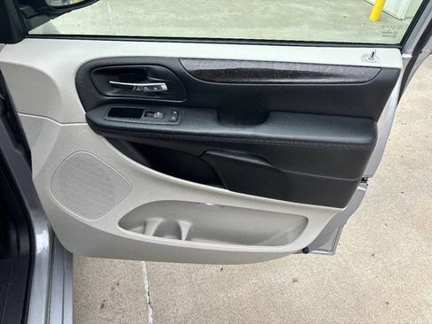 Used 2017 Dodge Grand Caravan SE w/ Power Window Group FWD image 15