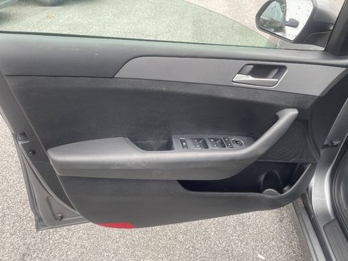 Used 2019 Hyundai Sonata SE FWD image 12