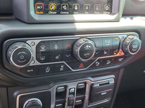 Used 2020 Jeep Wrangler Unlimited Rubicon w/ Quick Order Package 28Y Recon AWD/4WD image 12